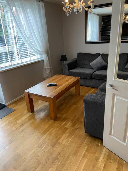 Garland Way 2 Bed House Sheffield Free Parking 5 Min From M1 Villa Mosborough Kültér fotó