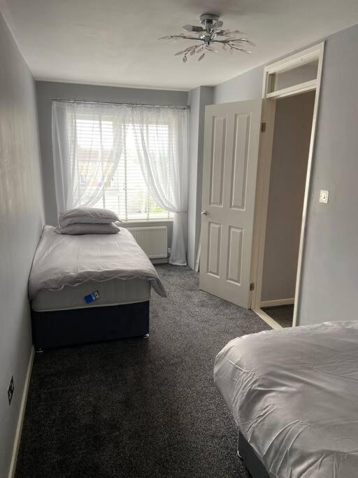 Garland Way 2 Bed House Sheffield Free Parking 5 Min From M1 Villa Mosborough Kültér fotó
